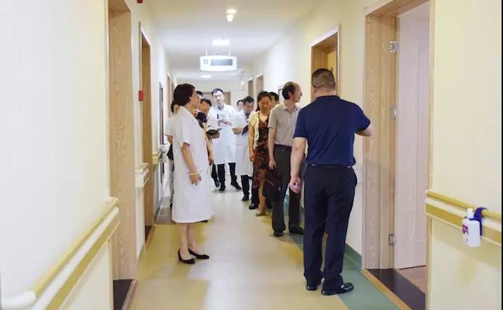 【青島】維可邁中醫(yī)康復(fù)醫(yī)院也來藍品盾選購走廊扶手啦