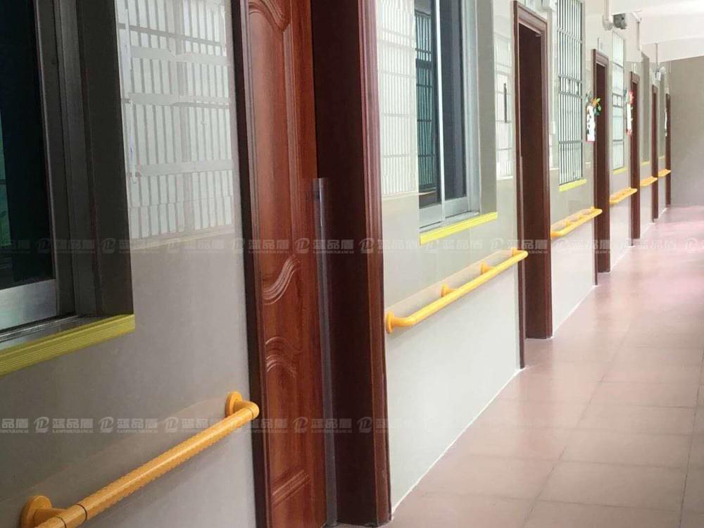 【烏魯木齊】尼龍走道扶手到廣州藍(lán)品盾廠家選購(gòu)，很是方便快捷